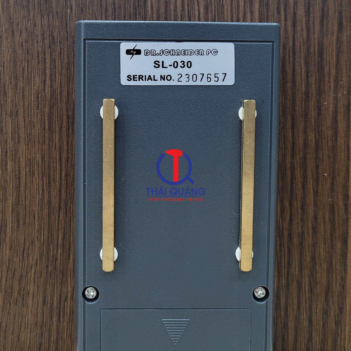 Mặt sau máy SL-030 Dr. Schneider PC với hai điện cực