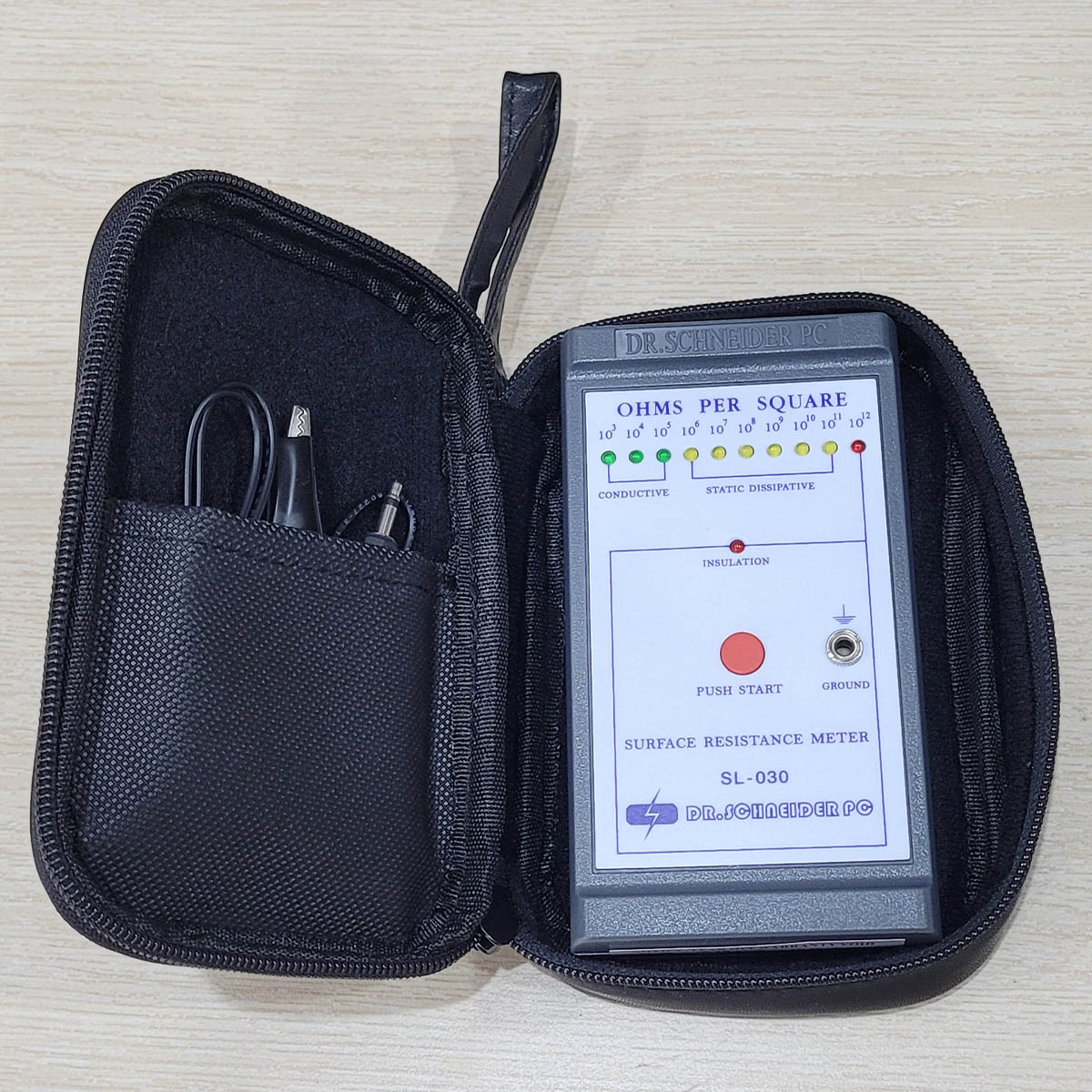 Máy SL-030 Dr. Schneider PC đặt trong bao đựng