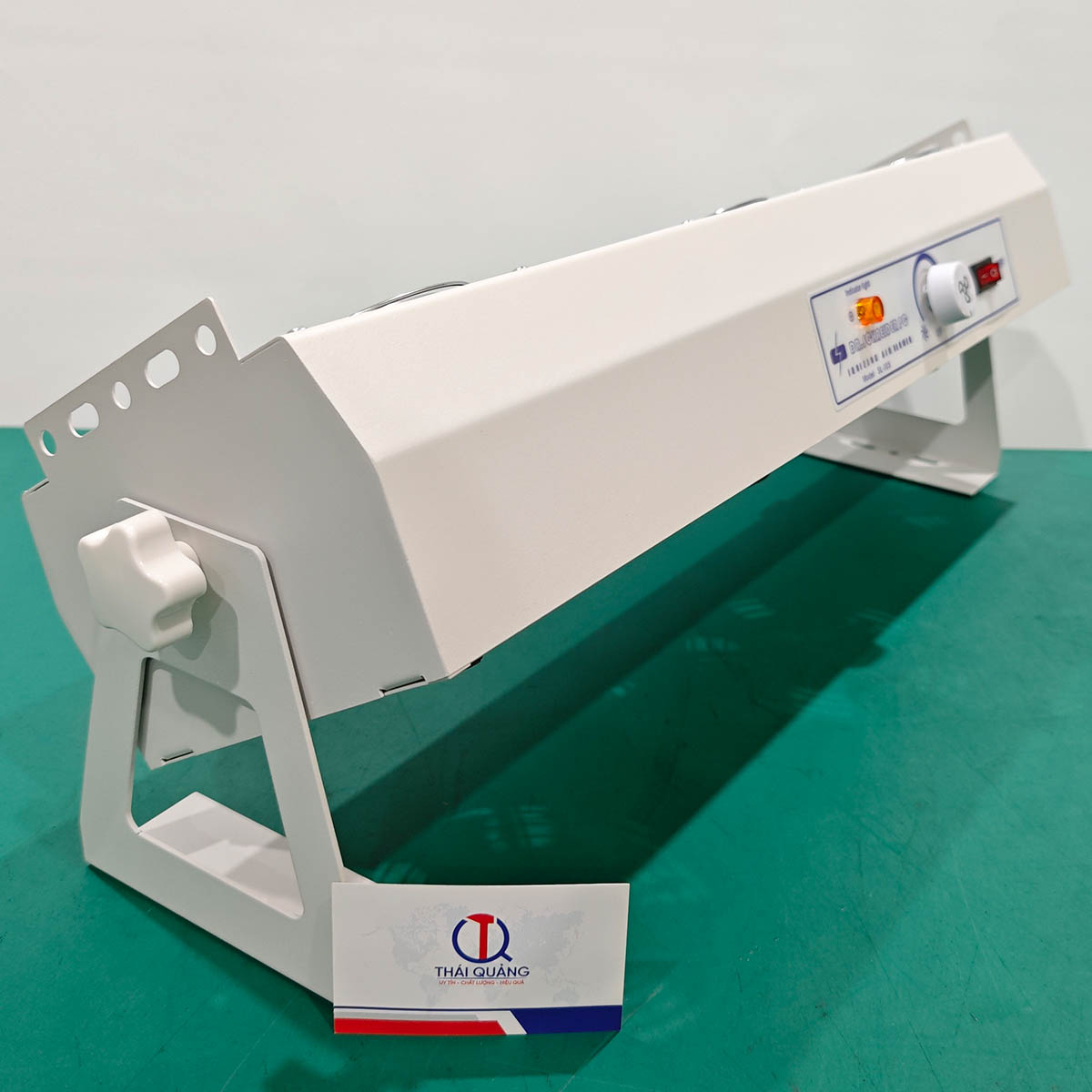 Quạt thổi ion SL-003 khi đặt trên bàn