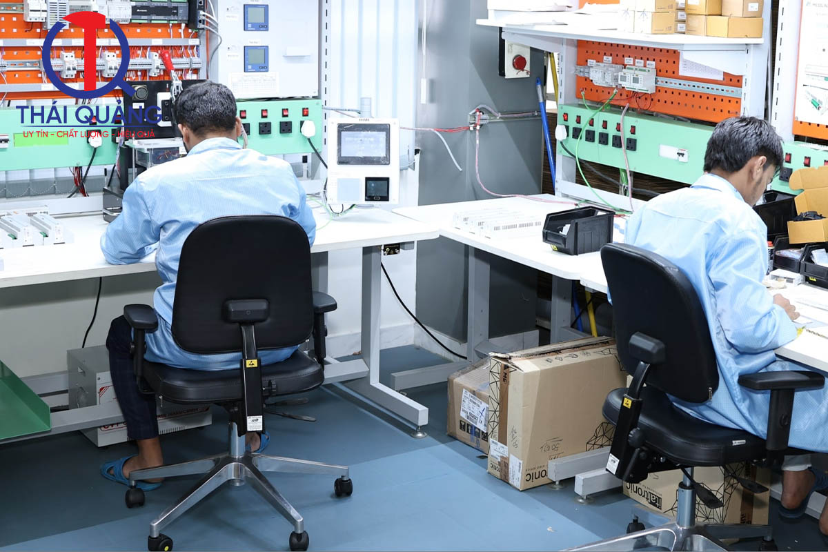 Sử dụng ghế chống tĩnh điện trong phòng nghiên cứu phát triển thiết bị điện