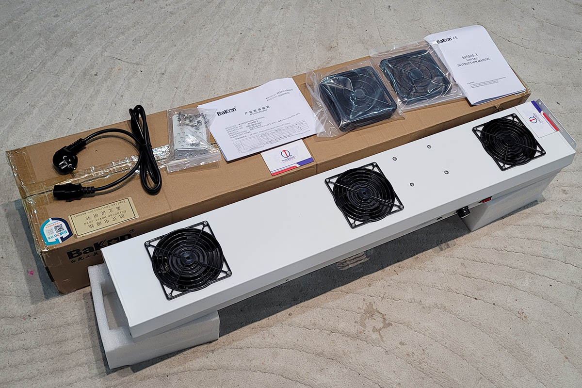 Mặt sau quạt thổi ion BK5800-3 Bakon