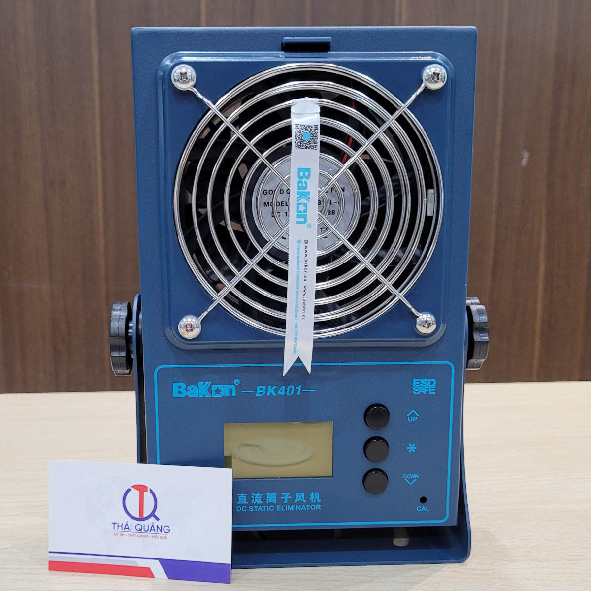 Mặt trước quạt thổi ion BK401 Bakon (nút điều chỉnh và màn hình hiển thị trực quan)