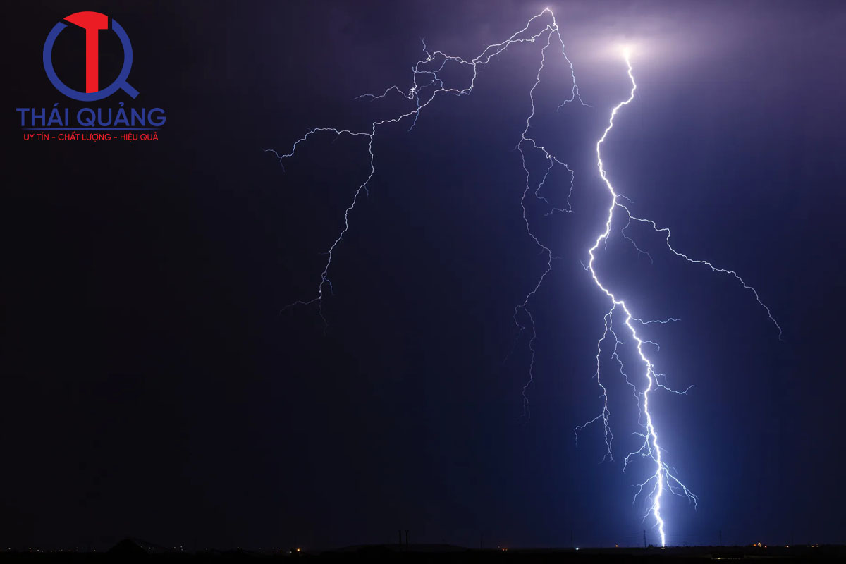 Hiện tượng ESD (Electrostatic Discharge) trong tự nhiên