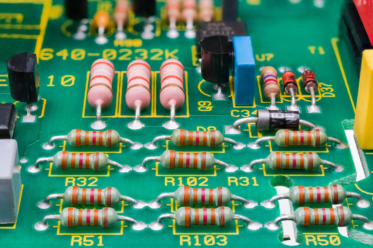 Hình ảnh linh kiện "điện trở" trên bo mạch