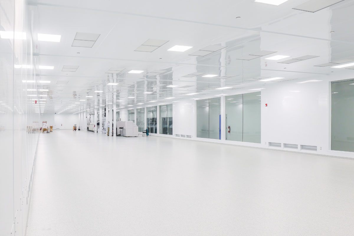 Phòng sạch là môi trường khép kín được kiểm soát nghiêm ngặt về nồng độ hạt bụi trong không khí