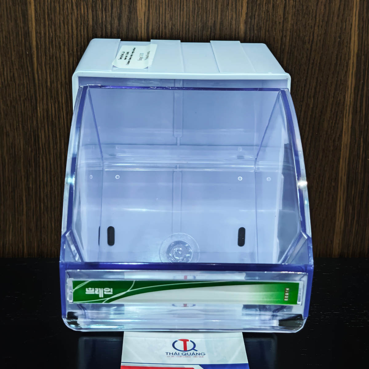 Hộp nhựa CA 703 với thiết kế khối vuông vức và sâu lòng